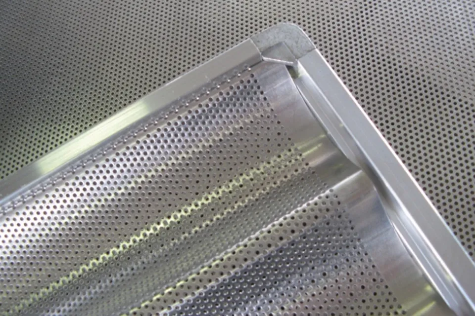 Лист для выпечки WLBake WBAG64 5WL LS алюм. багетный, перф. 600х400 (5 волн) - современная посуда и инвентарь для вашего ресторана или кафе