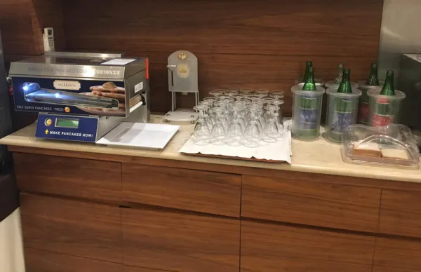 Автомат для выпечки оладьев Popcake PC10SRU - современное оборудование для фаст-фуда