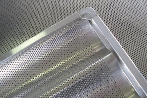 Лист для выпечки WLBake WBAG64 5WL LS алюм. багетный, перф. 600х400 (5 волн) - современная посуда и инвентарь для вашего ресторана или кафе